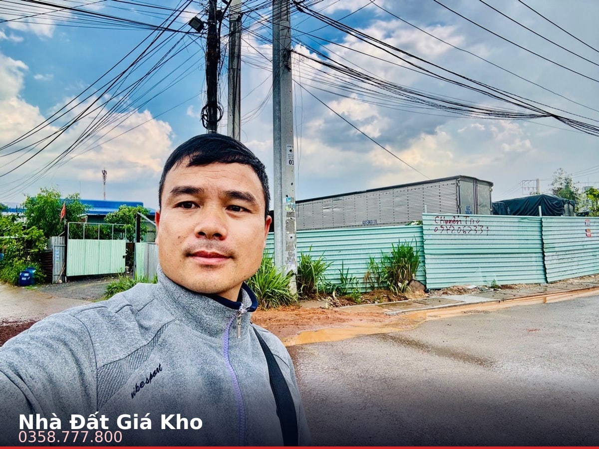 Nhà đất — Tân Uyên, Tân Hiệp, Thành phố Thủ Đức — 697m² · ngang 90m — 33 tỷ