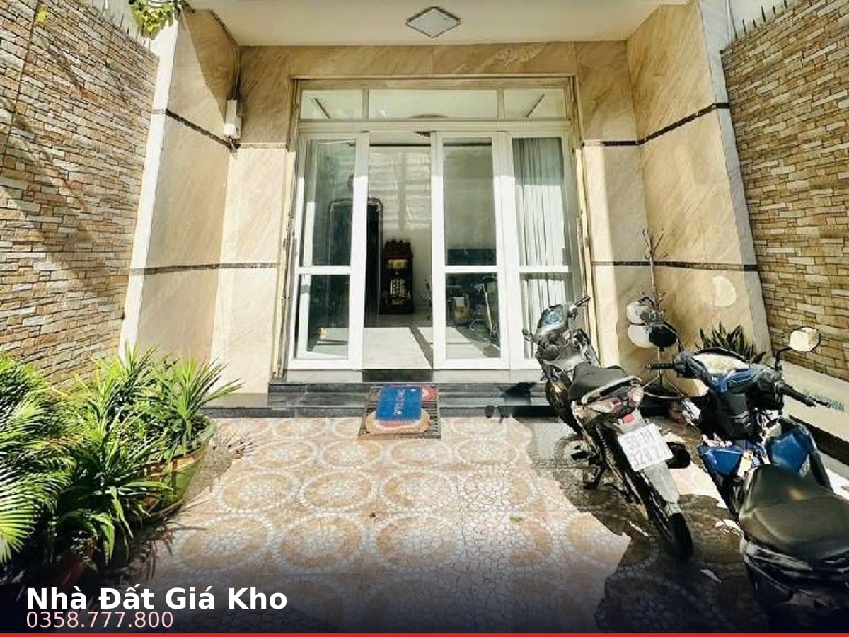 Nhà hẻm — 3 Tháng 2, Hòa Hưng, Quận 10 — 220m² · ngang 5m · 3 tầng — 55 tỷ