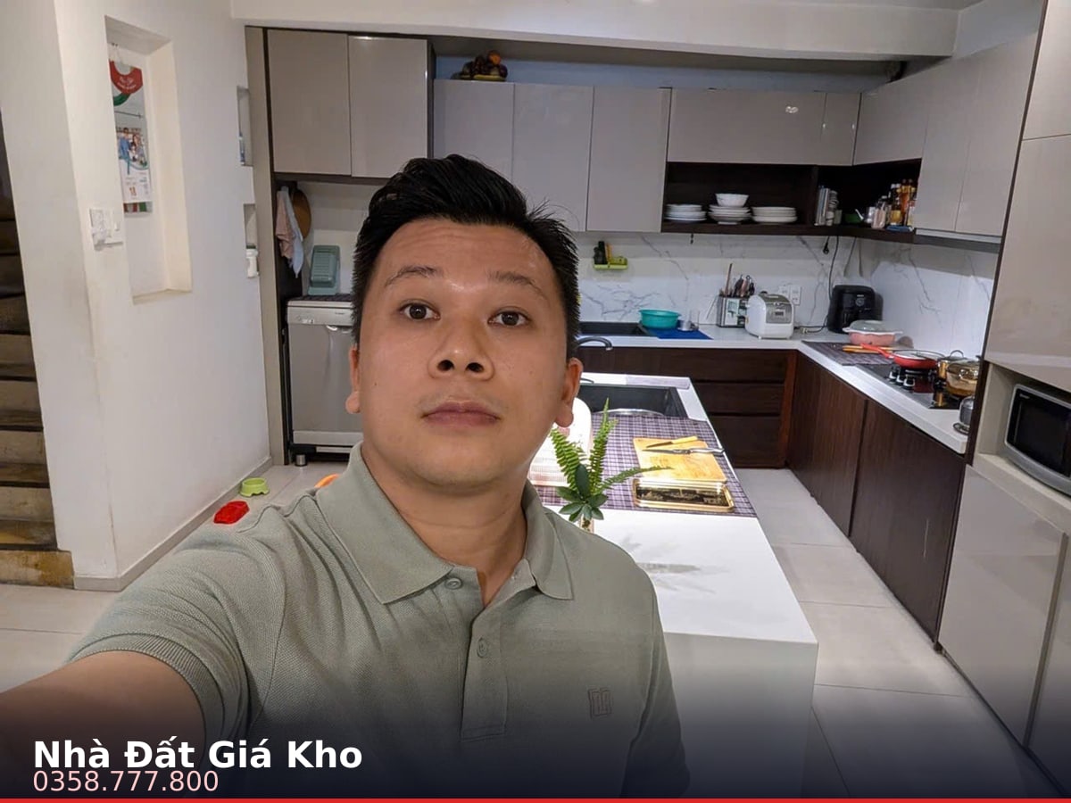 Nhà hẻm — Hoàng Văn Thụ, Phú Nhuận — 156.8m² · ngang 7.4m · 4 tầng — 26,68 tỷ