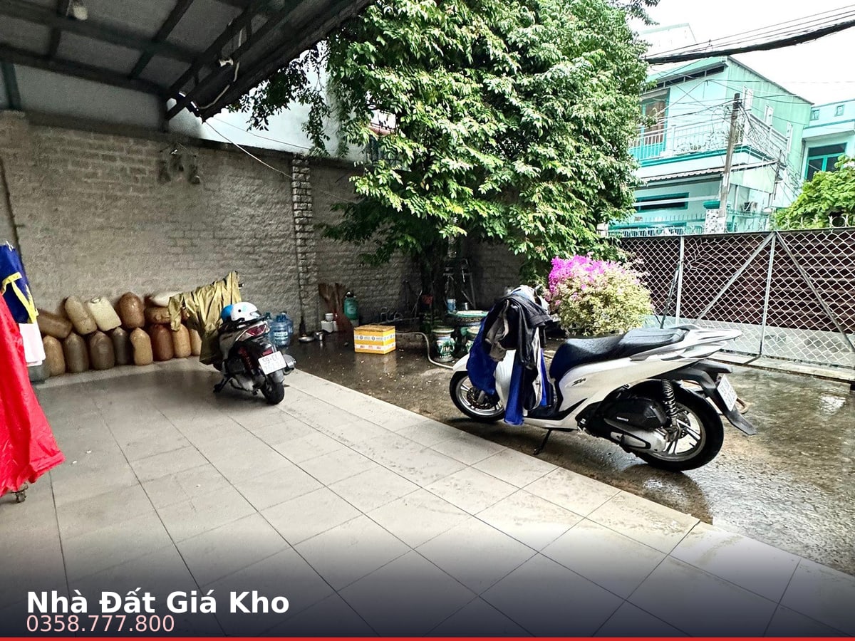 Nhà mặt tiền — Đường 33, Bình Trưng, Quận 2 — 637m² · ngang 20m · 4 tầng — 63 tỷ