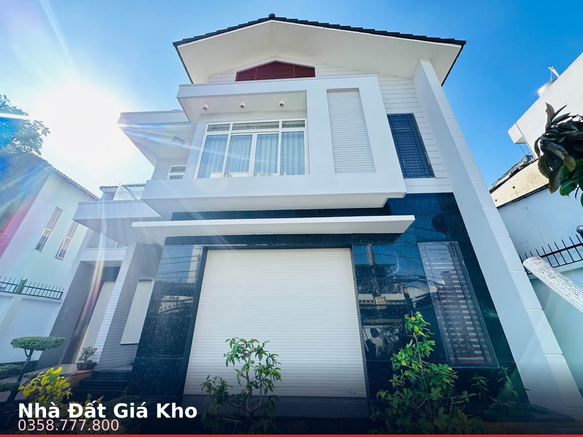 Nhà mặt tiền — Đường Số 42, Thành phố Thủ Đức — 184.6m² · ngang 13.5m · 3 tầng — 30,5 tỷ