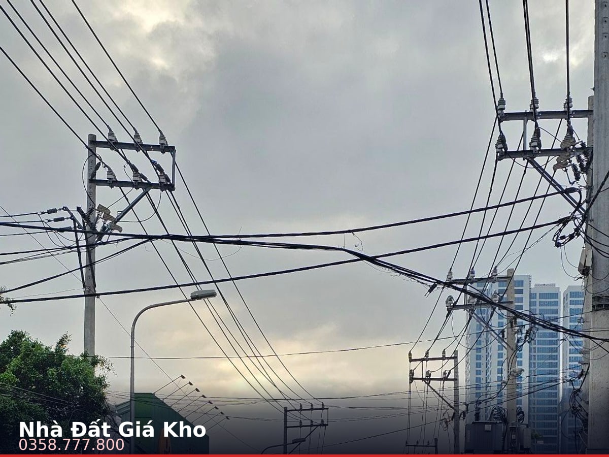 Nhà mặt tiền — Gò Ô Môi, Phú Thuận, Quận 7 — 200m² · ngang 6.5m · 4 tầng — 27,9 tỷ