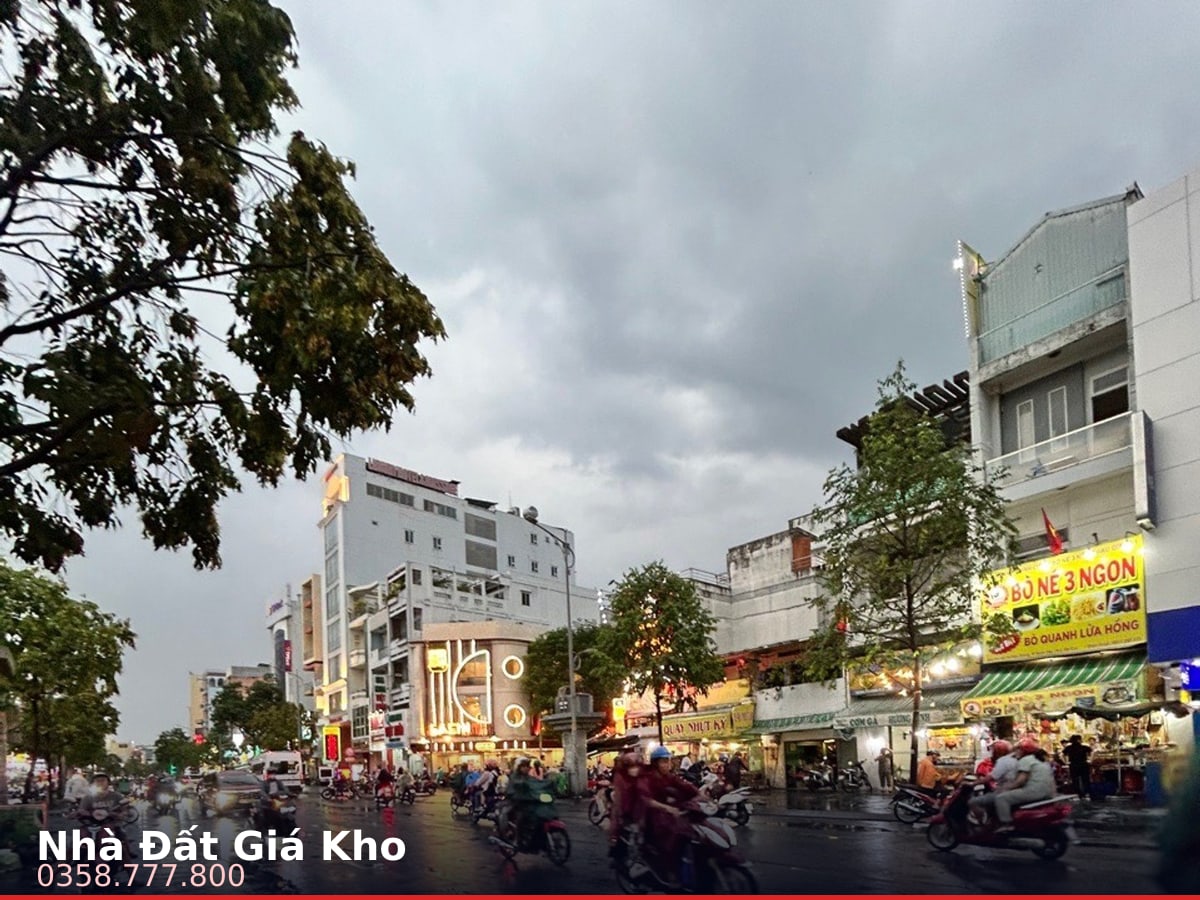 Nhà mặt tiền — Hậu Giang, Bình Tây, Quận 6 — 90m² · ngang 4.2m · 6 tầng — 35 tỷ