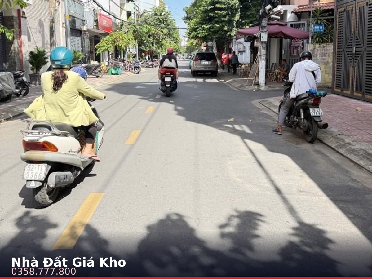 Nhà mặt tiền — Nhất Chi Mai, Tân Bình — 72m² · ngang 4m · 4 tầng — 13,3 tỷ