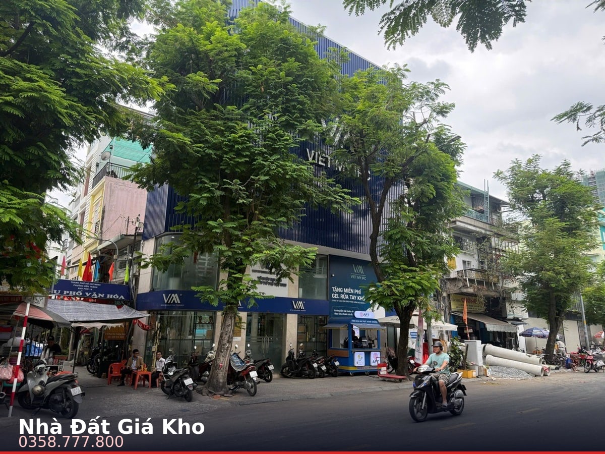 Nhà mặt tiền — Phan Văn Trường, Bến Thành, Quận 1 — 42m² · ngang 13.5m · 5 tầng — 30,8 tỷ